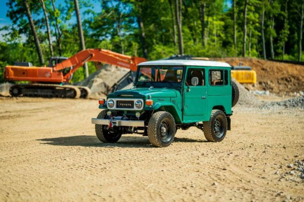 半百丰田陆巡FJ40从废铁到极品相沿越野